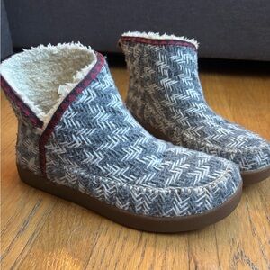 Sanuk Slippers Indoor Outdoor Slippers for Women Size 8